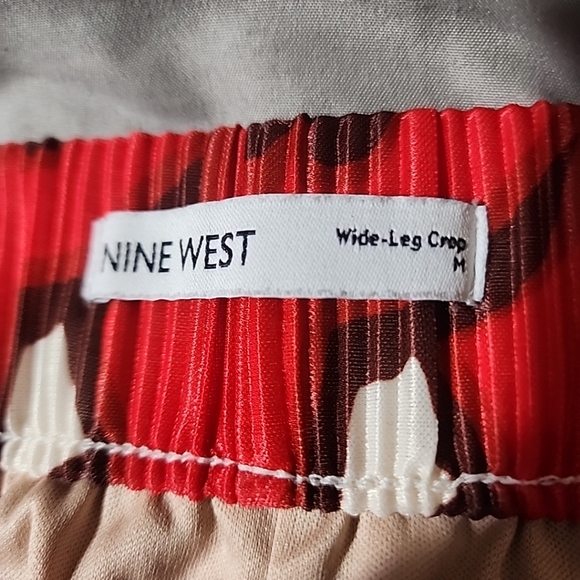 NINE WEST Pull On Wide Leg Crop Women's Pants, Floral Red And Cream Size Medium - Picture 3 of 8